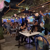 Ambiente nocturno en La Mordidita